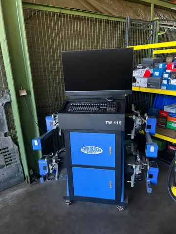 Twin Busch TW 115 Achsmessgerät mit Bildschirm und Messköpfen